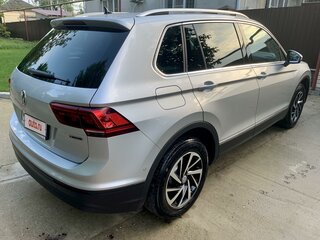 2019 Volkswagen Tiguan II, серебристый, 3300000 рублей, вид 3
