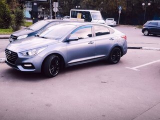 2017 Hyundai Solaris II, серый, 950999 рублей, вид 2