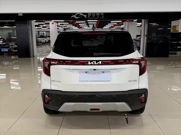 2023 Kia Seltos I Рестайлинг, белый - вид 2
