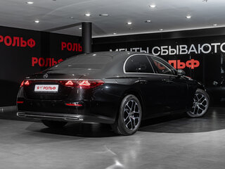 2025 Mercedes-Benz E-Класс 200 VI (W214, S214), чёрный, 7560000 рублей, вид 4