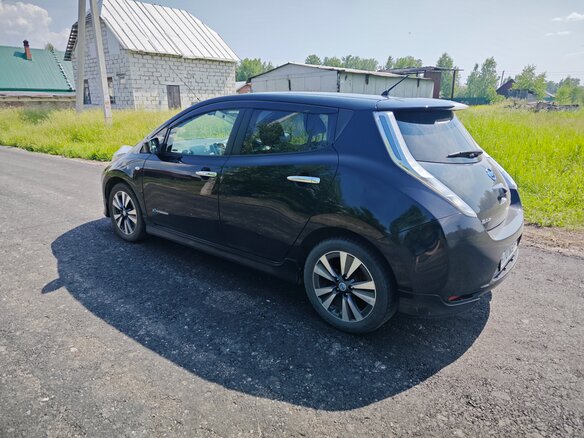 2016 Nissan Leaf 30kWh I (ZE0/AZE0), чёрный, 1139000 рублей - вид 5