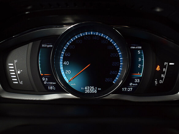 2016 Volvo XC60 I Рестайлинг, чёрный - вид 16