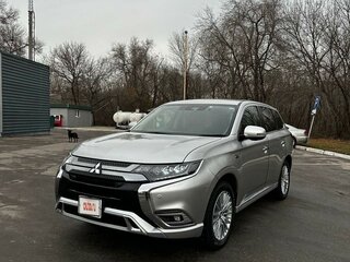 2019 Mitsubishi Outlander PHEV III Рестайлинг 3, серый, 2650000 рублей, вид 1