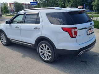 2017 Ford Explorer V Рестайлинг, белый, 2950000 рублей, вид 3