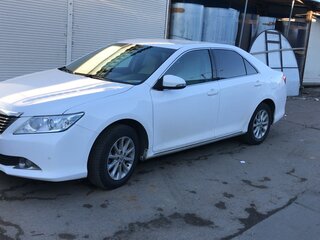 2013 Toyota Camry VII (XV50), белый, 1650000 рублей, вид 1