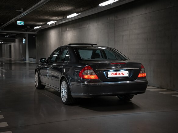 2008 Mercedes-Benz E-Класс 200 III (W211, S211) Рестайлинг, серебристый, 1800000 рублей - вид 3