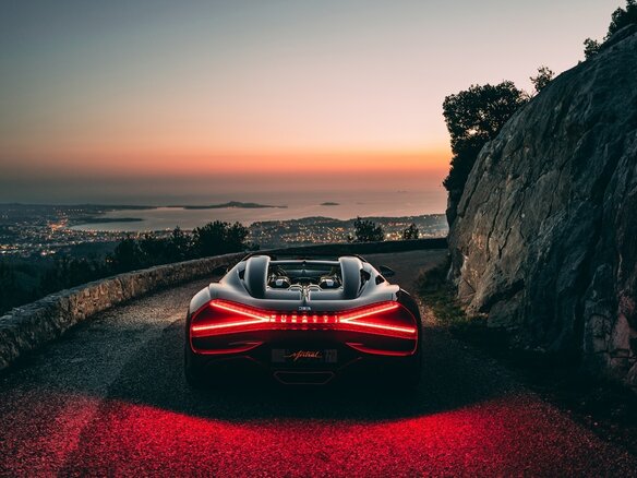 2024 Bugatti W16 Mistral, чёрный - вид 3