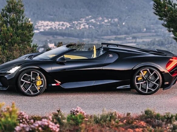 2024 Bugatti W16 Mistral, чёрный - вид 1