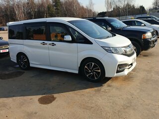 2017 Honda Stepwgn Spada V Рестайлинг, белый, 2140000 рублей, вид 5