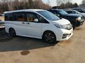 2017 Honda Stepwgn Spada V Рестайлинг, белый, 2140000 рублей - вид 4