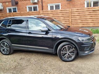 2018 Volkswagen Tiguan Allspace II, чёрный, 4000000 рублей, вид 3