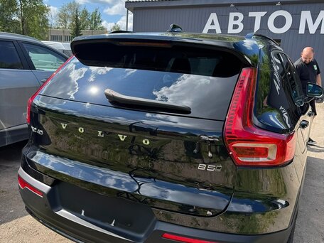 2023 Volvo XC40 I Рестайлинг, чёрный, 6700000 рублей, вид 4