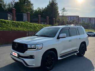 2015 Toyota Land Cruiser 200 Series Рестайлинг 2, белый, 5400000 рублей, вид 3