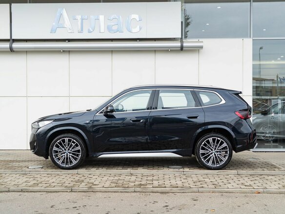 2024 BMW X1 Long 25Li xDrive III (U11/U12), чёрный, 5649000 рублей - вид 4