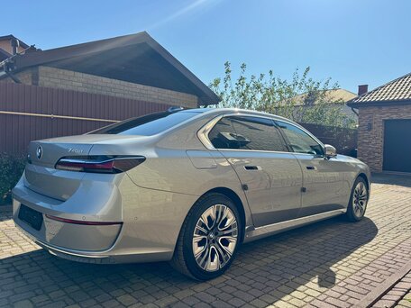 2022 BMW 7 серии 740d xDrive VII (G70), серый, 11000000 рублей, вид 4