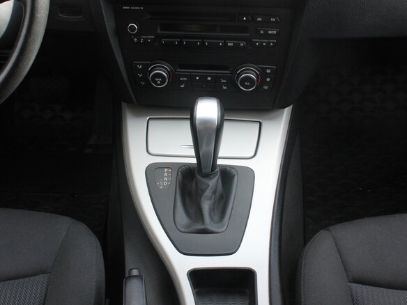 2011 BMW 3 серии 318i V (E90/E91/E92/E93) Рестайлинг, чёрный - вид 13