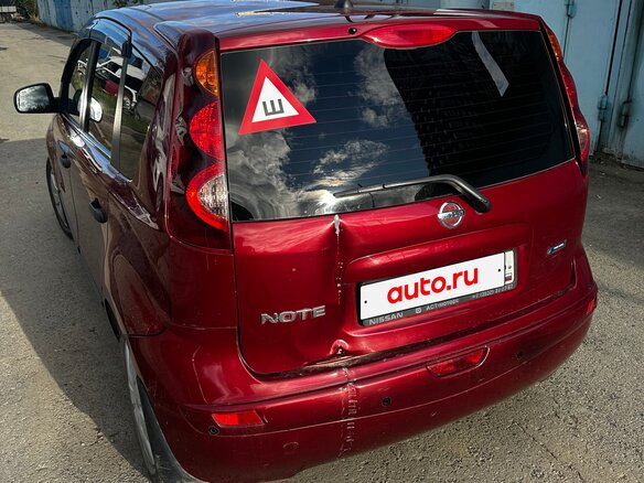 2011 Nissan Note I Рестайлинг, красный - вид 3