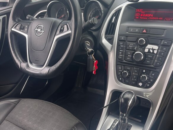 2013 Opel Astra GTC J Рестайлинг, белый, 750000 рублей - вид 9