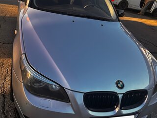 2005 BMW 5 серии 525i V (E60/E61), серебристый, 1350000 рублей, вид 4