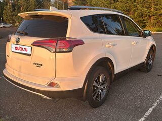 2017 Toyota RAV4 IV (XA40) Рестайлинг, белый, 2270000 рублей, вид 4