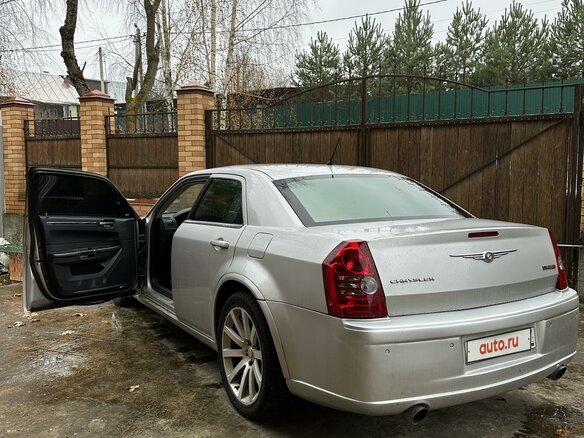 2008 Chrysler 300C SRT8 I, серебристый, 2000000 рублей - вид 4