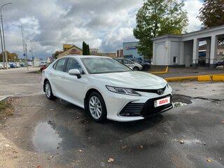2022 Toyota Camry US Market VIII (XV70) Рестайлинг, белый, 3200000 рублей, вид 2