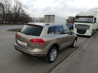 2015 Volkswagen Touareg II Рестайлинг, бежевый, 3250000 рублей, вид 2