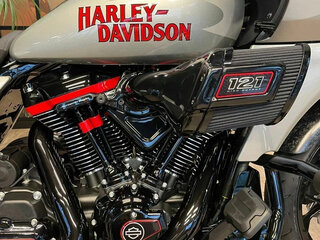 2025 Harley-Davidson CVO Road Glide ST, белый, 5900000 рублей, вид 3