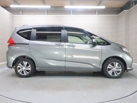 2022 Honda Freed II Рестайлинг, серебристый, 1700000 рублей, вид 4
