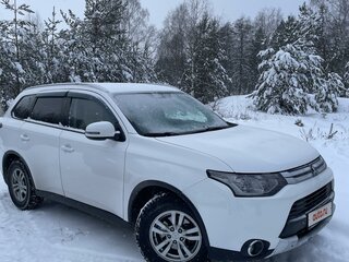 2014 Mitsubishi Outlander III Рестайлинг, белый, 1500000 рублей, вид 2