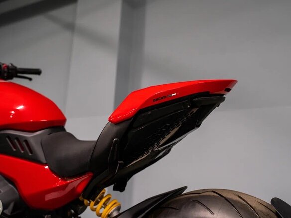 2023 Ducati Diavel V4, красный - вид 16