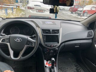 2015 Hyundai Solaris I Рестайлинг, чёрный, 1100000 рублей, вид 3