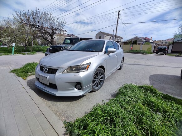 2011 Lexus CT 200h I, серебристый, 2900000 рублей