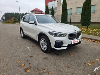 2020 BMW X5 45e IV (G05/G18), белый, 4880000 рублей, вид 1