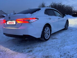 2020 Toyota Camry VIII (XV70), белый, 3490000 рублей, вид 2