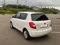 2013 Skoda Fabia II Рестайлинг, белый, 850000 рублей - вид 2