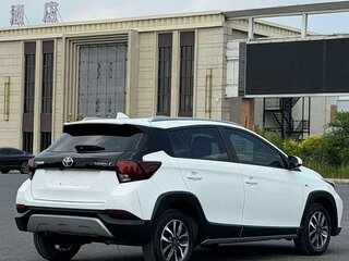 2022 Toyota Yaris L XP150 Рестайлинг, белый, 1170000 рублей, вид 4