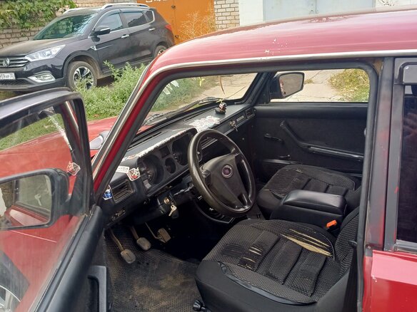 1993 Lada (ВАЗ) 2105, пурпурный, 95000 рублей - вид 4