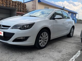 2013 Opel Astra J Рестайлинг, белый, 1050000 рублей, вид 1