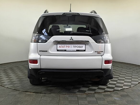2011 Mitsubishi Outlander II Рестайлинг, белый - вид 4