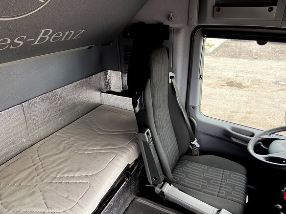 2017 Mercedes-Benz Actros, белый - вид 9
