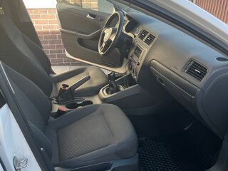 2014 Volkswagen Jetta VI Рестайлинг, белый, 900000 рублей, вид 4