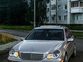 2002 Mercedes-Benz C-Класс 240 II (W203), серебристый, 650000 рублей, вид 1