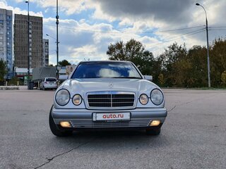 1996 Mercedes-Benz E-Класс 230 II (W210, S210), серебристый, 865000 рублей, вид 4