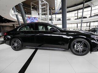 2026 Mercedes-Benz E-Класс 300 VI (W214, S214), чёрный, 9445000 рублей, вид 4