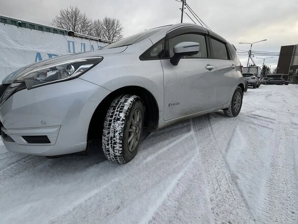 2019 Nissan Note e-Power II Рестайлинг, серый, 1500000 рублей - вид 2