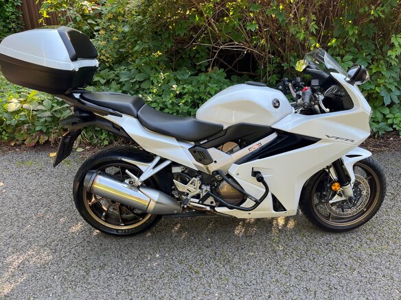 2016 Honda VFR 800, белый, 830000 рублей - вид 6