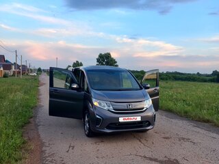 2015 Honda Stepwgn V, серый, 1755000 рублей, вид 1