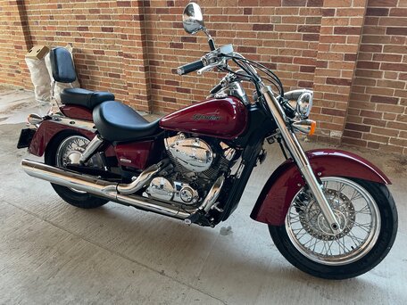 2005 Honda Shadow 750, красный, 1500000 рублей, вид 1