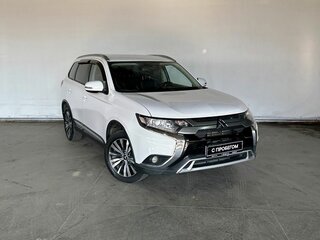 2019 Mitsubishi Outlander III Рестайлинг 3, белый, 1968000 рублей, вид 3